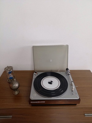 Bang & Olufsen Beogram 1000 vintage turntable refurbished with preamp and Bluetooth