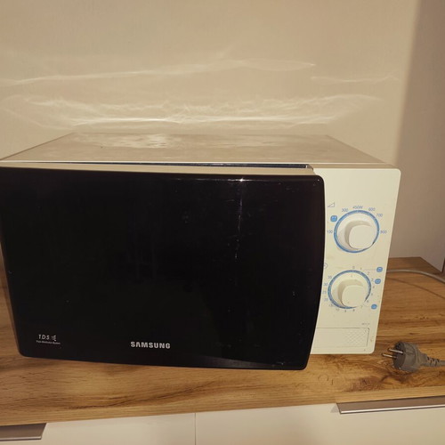 Samsung ME711K Solo MWO microwave oven 800W, 20L