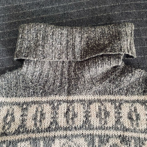 H&M knitted turtleneck oversized cropped sweater like new, gray size M