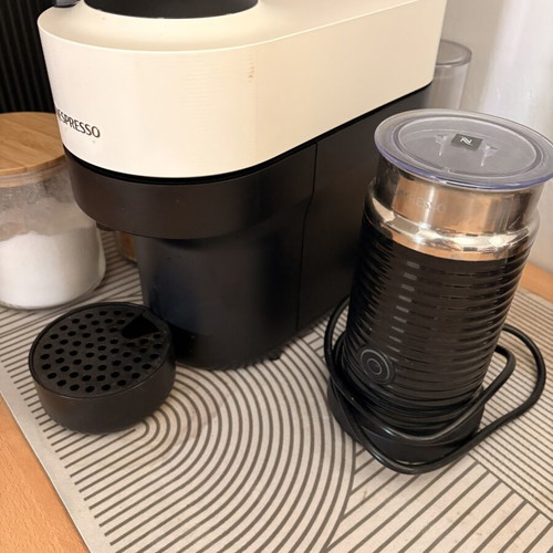 Nespresso Vertuo Pop coffee machine with Aeroccino 3, like new