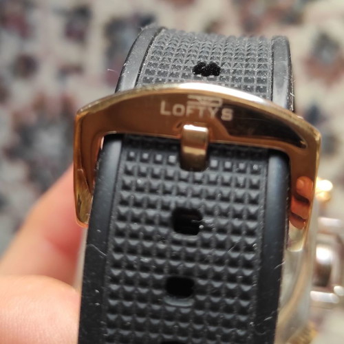 Loftys women's analog wristwatch with rubber strap