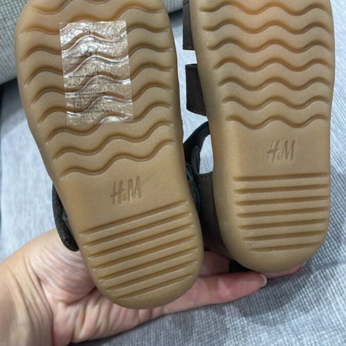 H&M baby sandals size 20-21 new