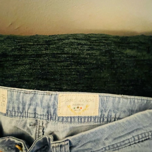 Pull & Bear women's jeans like new with colorful buttons, relaxed fit
