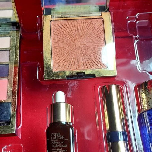 Σετ Estée Lauder Blockbuster μακιγιάζ και περιποίηση προσώπου μεταχειρισμένο, κόκκινο βαλιτσάκι