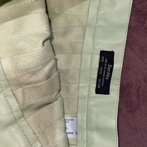Bershka leather skirt light green like new with zipper, size S