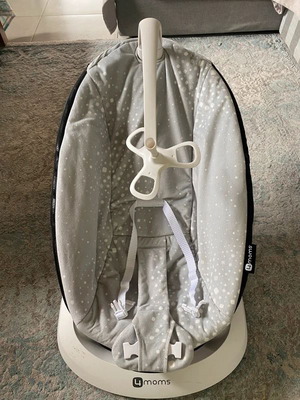 4moms electric bouncer used with various vibration modes