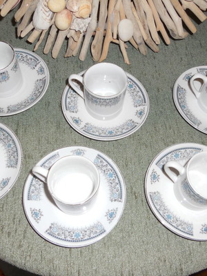 Vintage coffee cups set like new