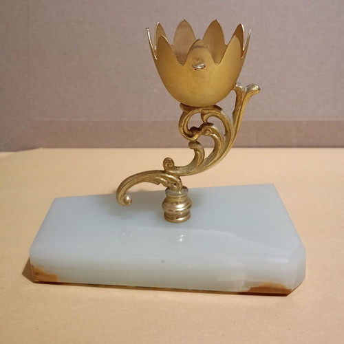 Decorative onyx with bronze used