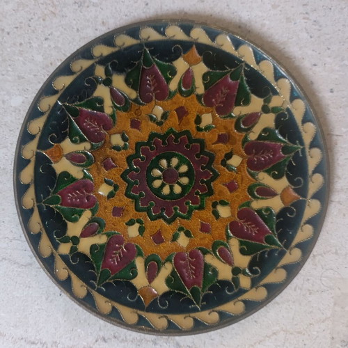 Set of 4 brass hanging plates, 2 large 14.5cm and 2 small 10.5cm