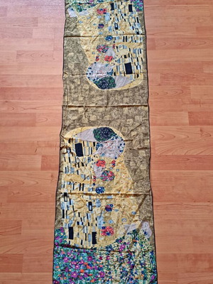 Gustav Klimt The Kiss silk scarf like new, colorful