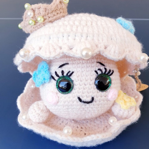 Amigurumi pearl doll Margaritarenia in handmade crochet shell