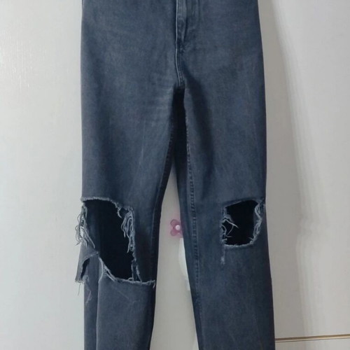 Bershka black jeans size 36 with knee rips like new