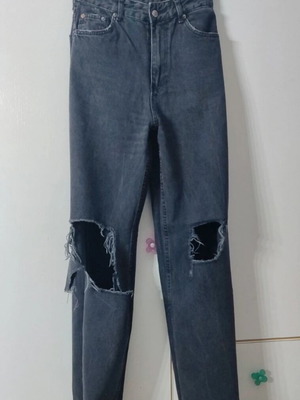 Bershka black jeans size 36 with knee rips like new