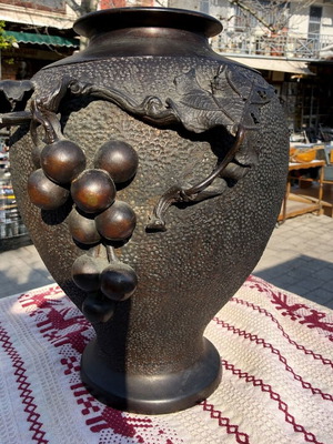 Japanese bronze vase Meiji era like new