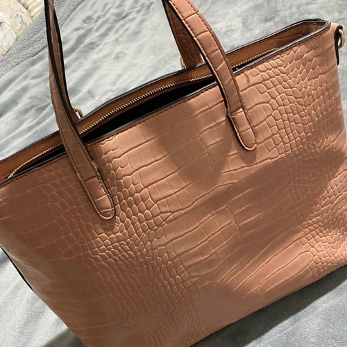 Women's croc pattern bag used in very good condition