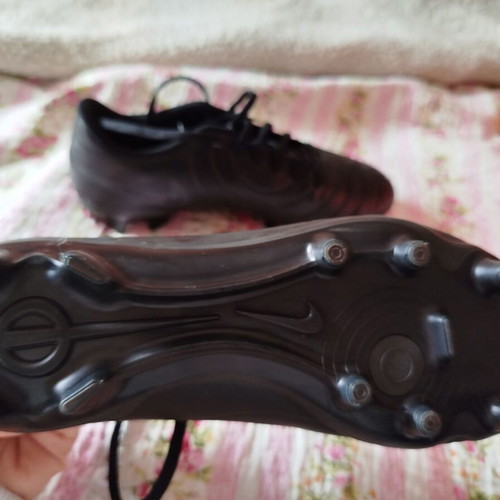 Nike Legend 10 Club FG/MG football shoes size 40 like new, black with studs