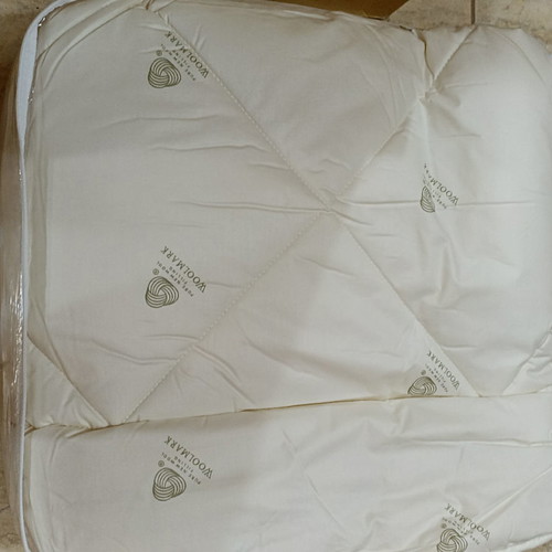Wool quilt new with 233 thread count percale fabric 1.60×2.20
