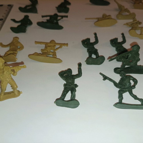 Plastic toy soldiers like new, 23 pieces