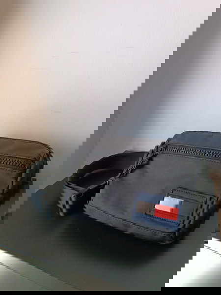 Tommy Hilfiger Τσαντάκι Μέσης !!!