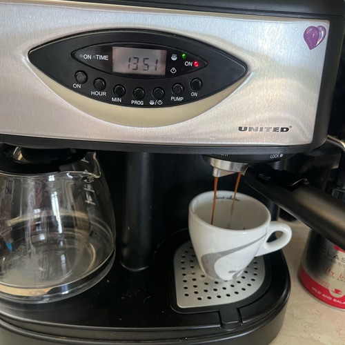 United coffee maker like new with milk frother