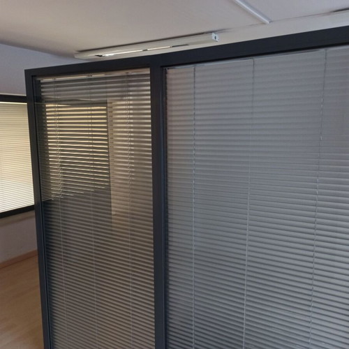 Aluminum partitions used with 2 glass panels and adjustable blinds