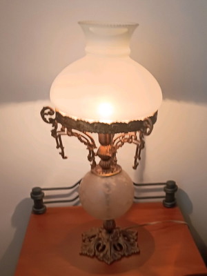 Antique table lamp made of bronze and opaline in like new condition