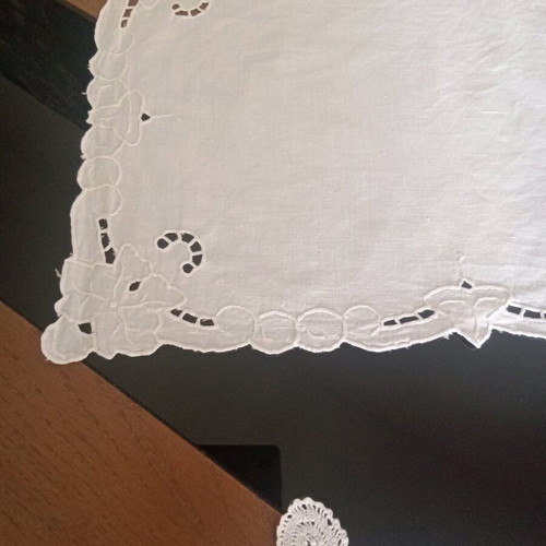 White doilies like new, set of 3 with lace trim