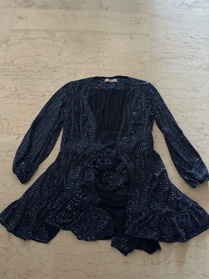 Blue short sequin wrap dress used by MY T