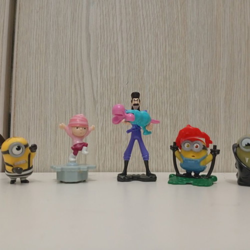 Kinder Surprise Joy Despicable Me Minions figures set used