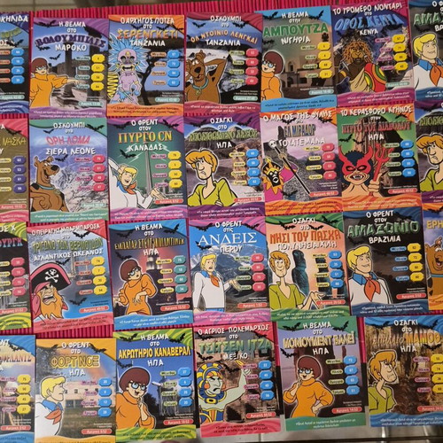 Scooby-Doo World of Mystery collectible card set like new, 332 pieces