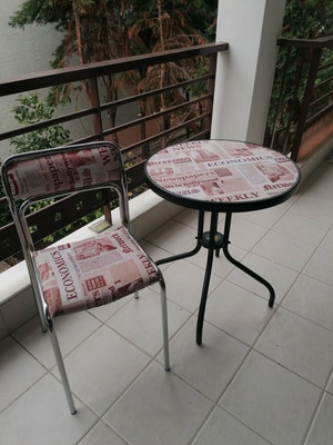 Table with two chairs like new, glass surface with fabric cover