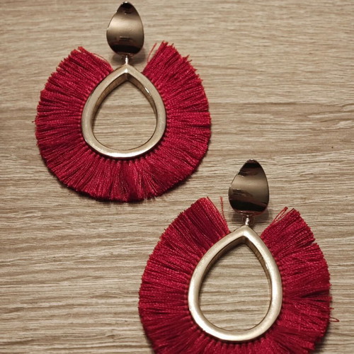 Earrings long like new with red threads and gold details