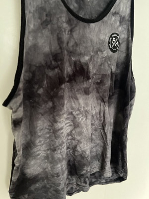 Bodymove sleeveless shirt like new, size L