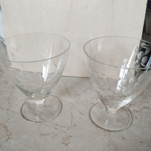 Vintage etched wine glasses set of 2 like new