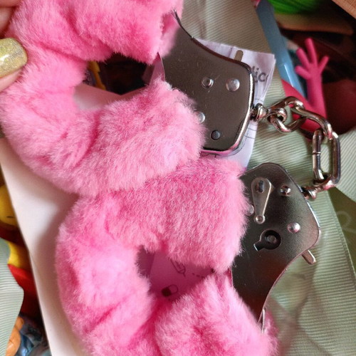Handcuffs with fur new