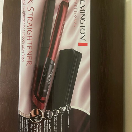 Remington Hair Straightener New With Ceramic Plates 48W Red