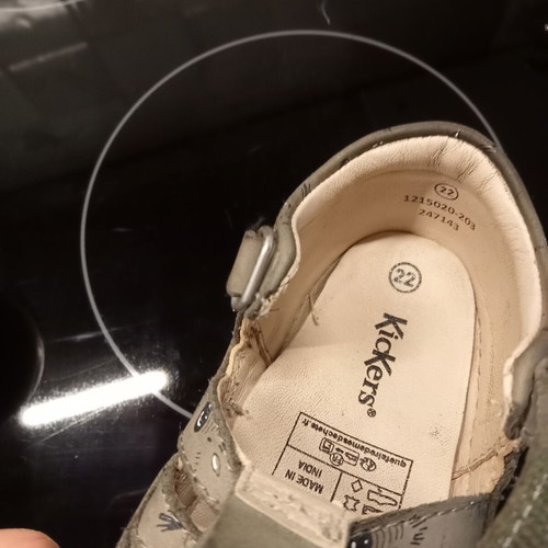 Δερμάτινα παπούτσια Kickers First Steps νούμερο 22 σαν καινούργια, χακί με ζέβρες