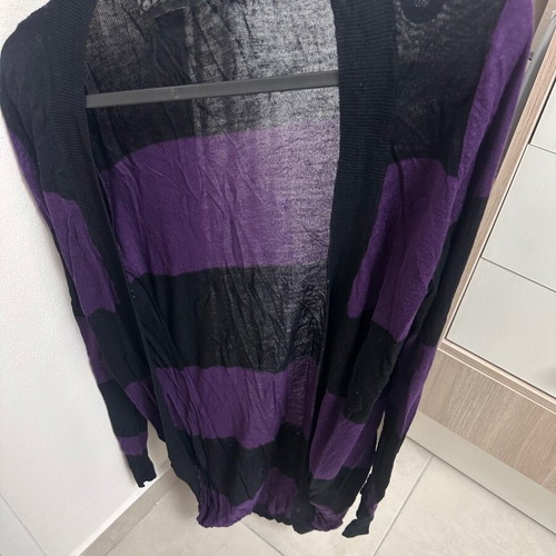 Long cardigan used, very thin without buttons