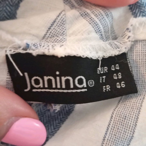Janira women's shorts 100% cotton like new, white with blue stripes XXL