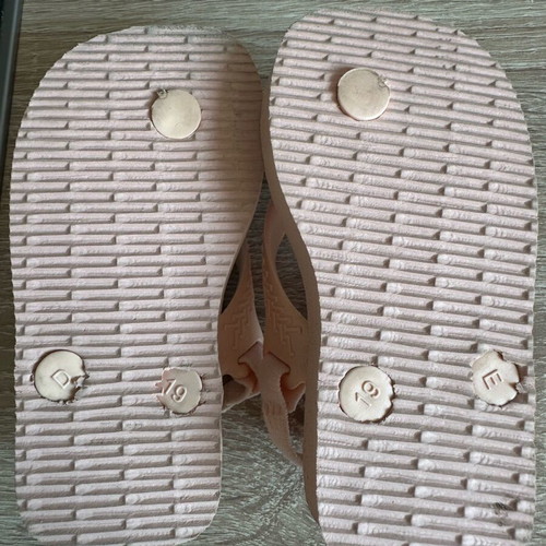 Βρεφικές Havaianas σαγιονάρες νούμερο 19 σαν καινούργιο με λάστιχο αφόρετες