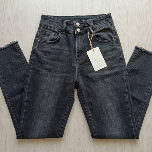 Black high-waisted slim straight jeans like new