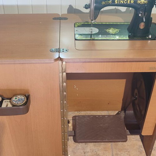 Singer sewing machine used in excellent condition