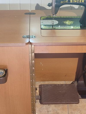 Singer sewing machine used in excellent condition