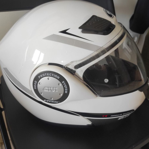 Givi Modular HPS X.08 Flip Up Motorcycle Helmet like new, white