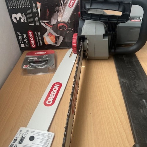 Oregon CS1500 self-sharpening electric chainsaw like new