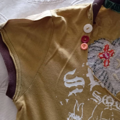 Vintage Boho-Grunge T-shirt like new with handmade details and tribal embroidery