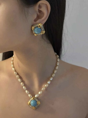 Vintage necklace and clip-on earrings set with faux pearls and blue stone 80s–90s like new