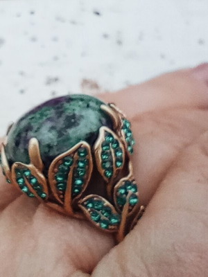 Gold-plated ring with ruby, zoisite and crystals new