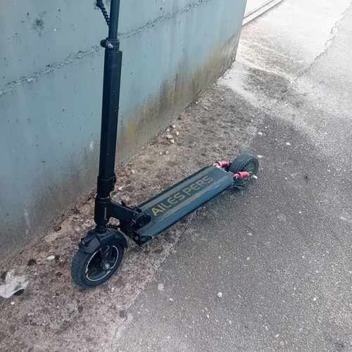 Electric scooter used with tubeless rear tire