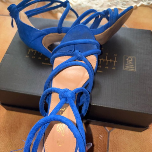 Blue suede sandals used with laces and thin heel size 38